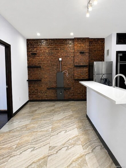 Building Photo - 7305 Metropolitan Avenue