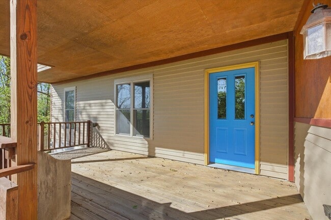 Building Photo - 102 N Gaw St