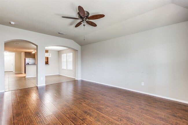Building Photo - 1101 Rainer Dr