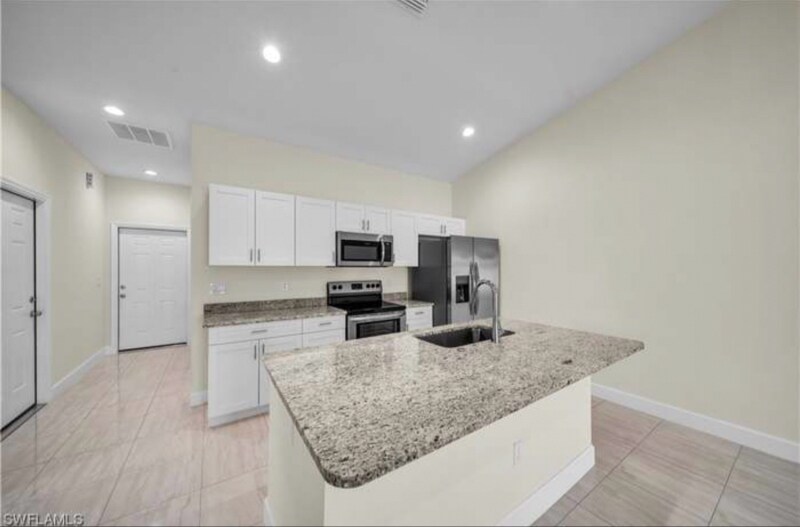 Building Photo - 2118 Zaharihas Dr