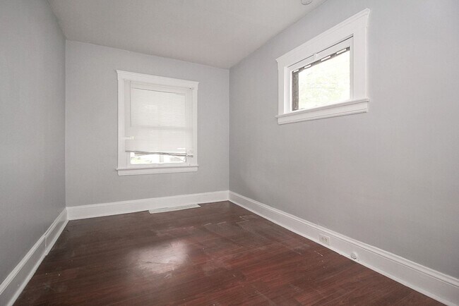 Building Photo - 1909 Treadway Ave