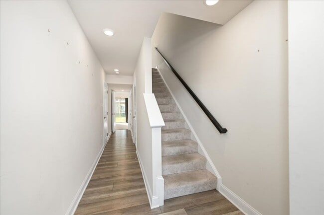 Building Photo - 1 month free with 24-month lease! Attracti...