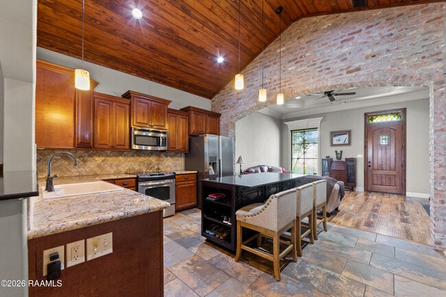 Building Photo - 126 Heathwood Dr