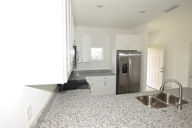 Building Photo - 458 Lake Shore Pkwy