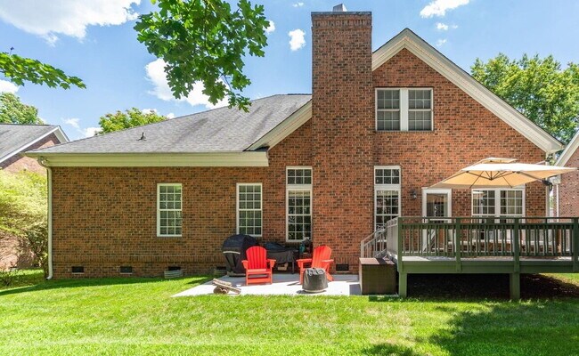 Building Photo - Sophisticated Space Designed for Comfort