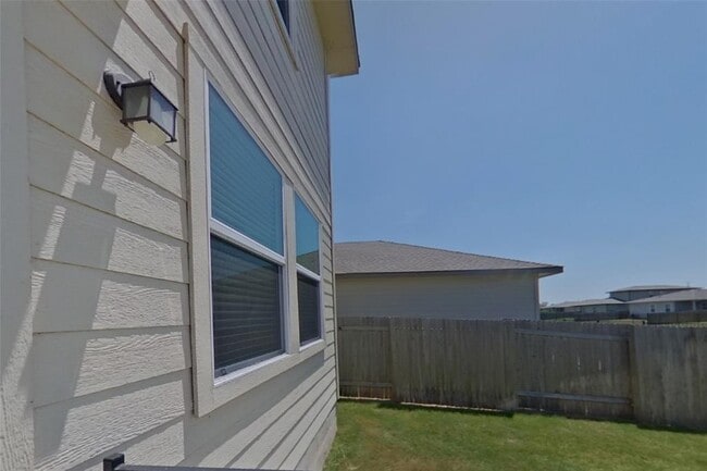 Building Photo - 5200 Saddle Clb Dr