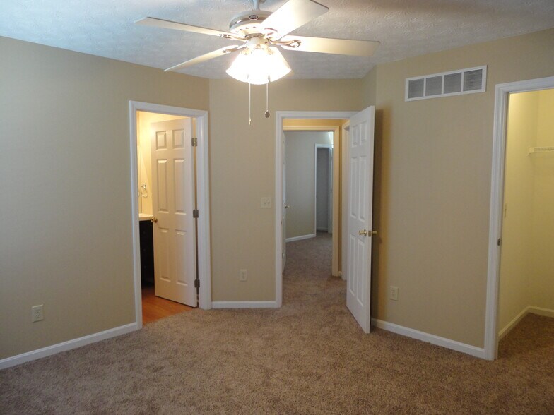 Building Photo - 531 Sherman Dr