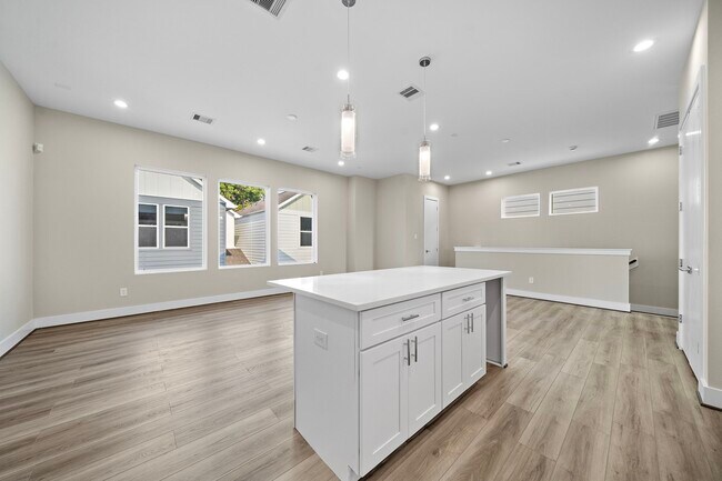 Building Photo - 9 Wellford St