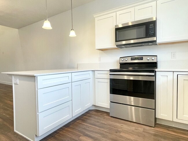 Building Photo - Beautiful Poolside Townhome at The Exchange!