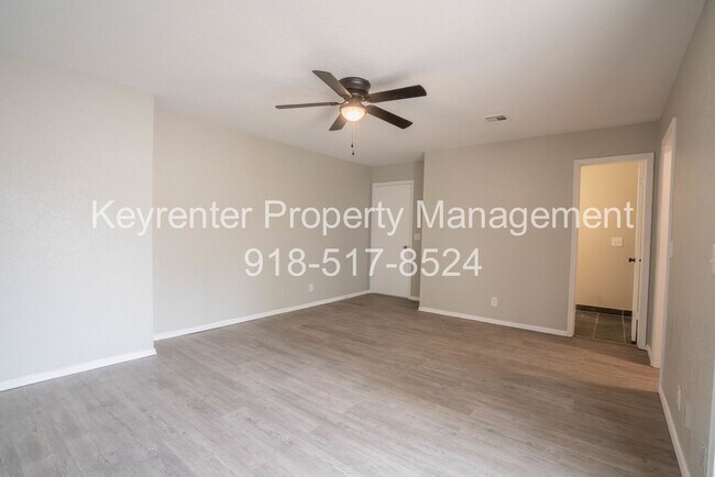 Building Photo - Gorgeous 3 Bedroom Remodel, BA Schools!