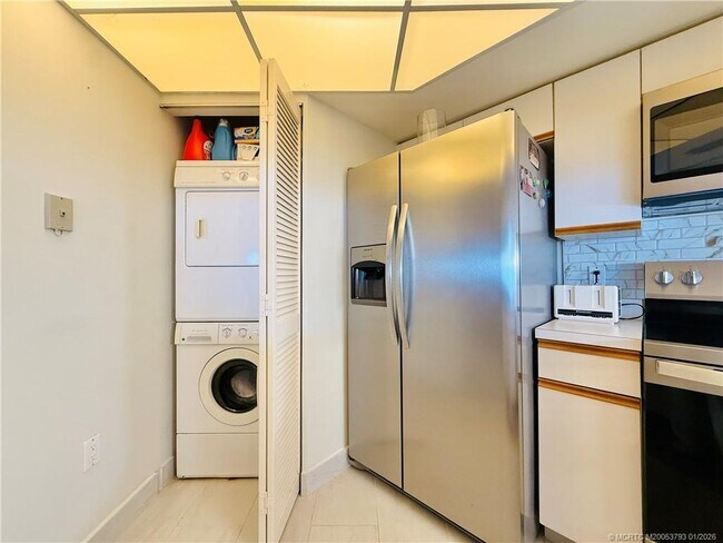 Building Photo - 8800 S Ocean Dr