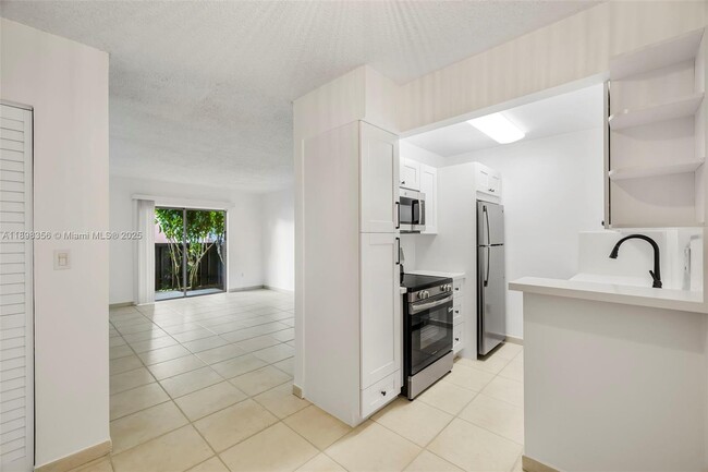 Primary Photo - 10780 N Kendall Dr