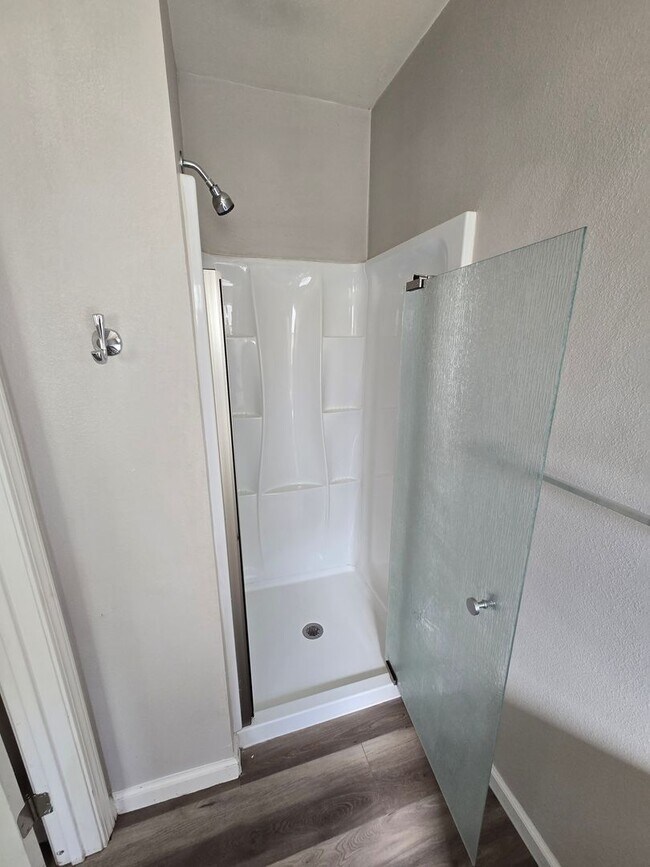 Building Photo - Studio Apartment Located in the Heart of D...