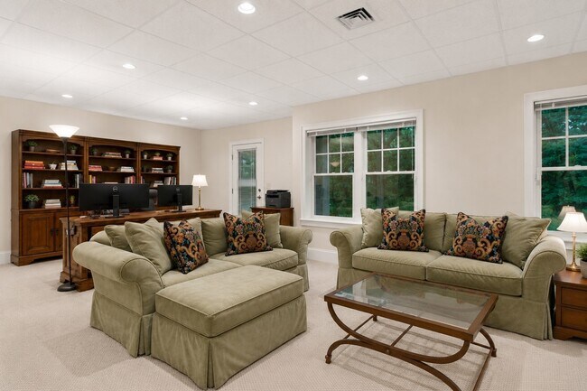 Building Photo - 36 Journeys End Ln