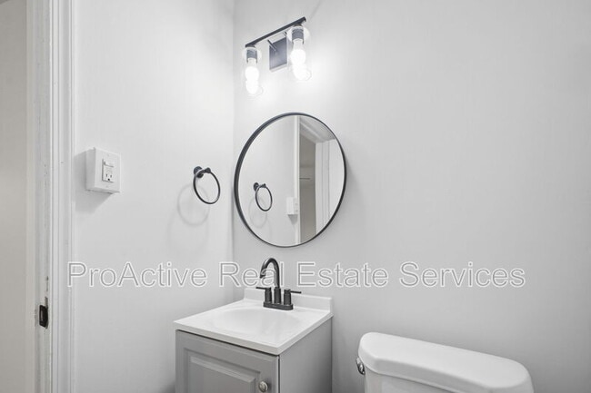 Building Photo - 2065 E Ocean View Ave