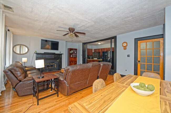 Building Photo - 111 Green St