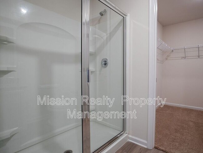 Building Photo - 2827 Meadowview Blvd