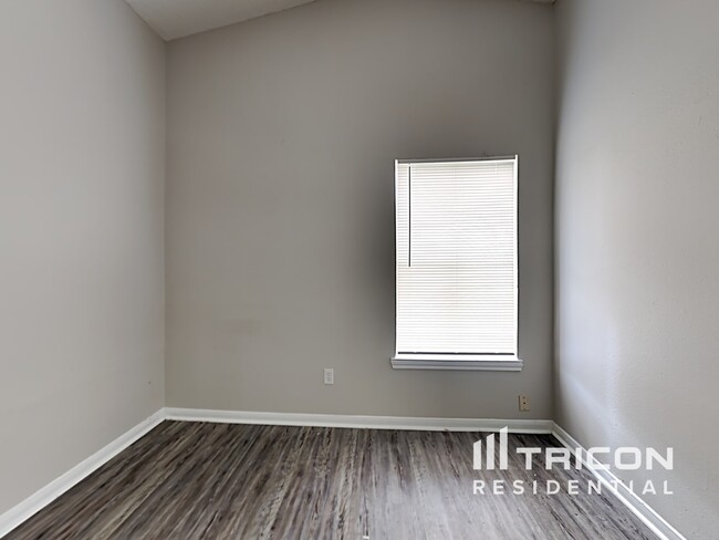 Building Photo - 3251 Jorns St