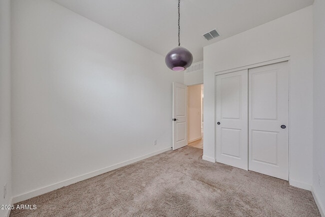 Building Photo - 509 E Elm Ln