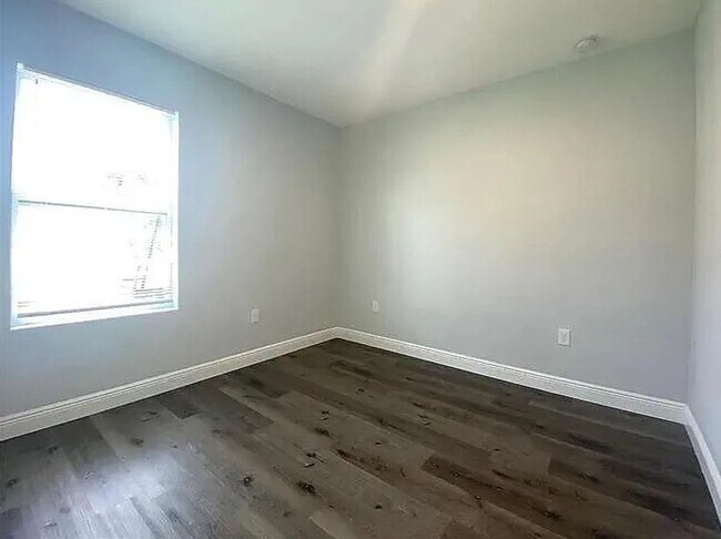 Building Photo - 2261 Florida Dr