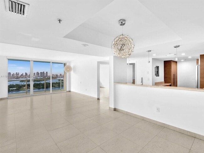 Building Photo - 650 West Ave