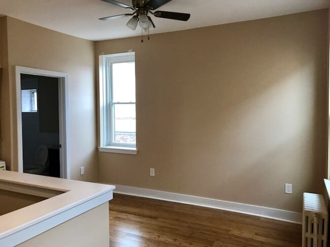 Building Photo - 1527 W Porter St