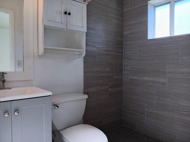 Building Photo - 150 Riviera Cir