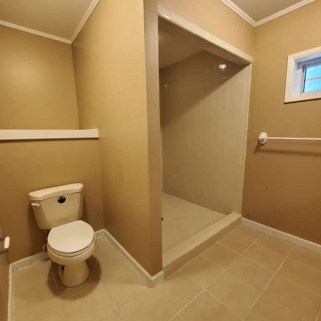 Building Photo - Spacious 3-Bedroom Home with Fireplace, an...