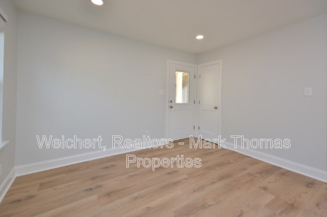 Building Photo - 210 Bridgefield Pl