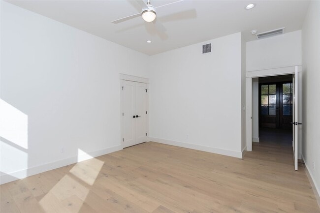 Building Photo - 3964 Hogan Dr