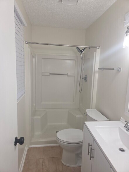 Building Photo - 583 Winding Creek Rd