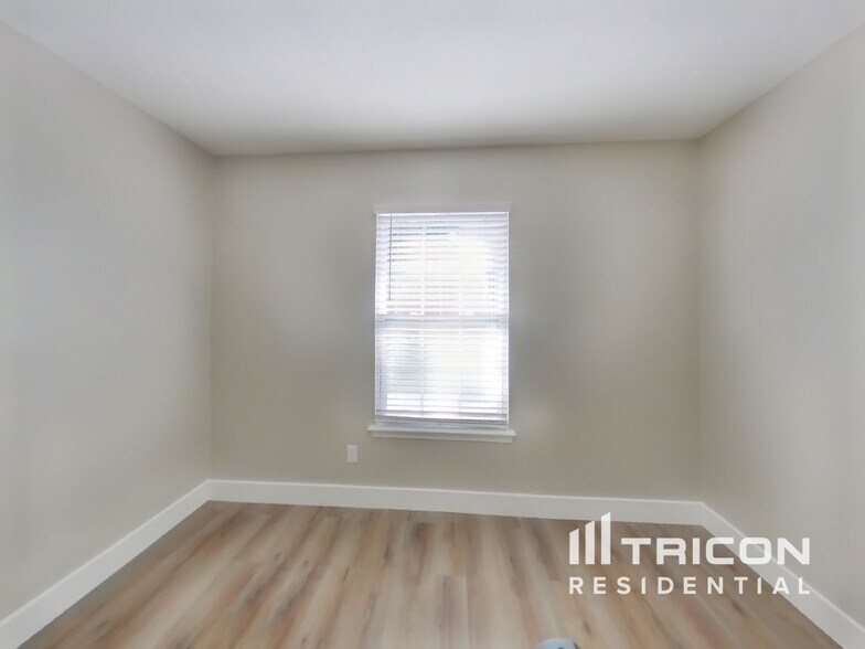 Building Photo - 84092 St James Ct