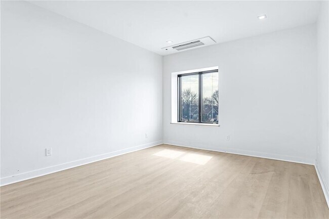 Building Photo - 50 Murray St