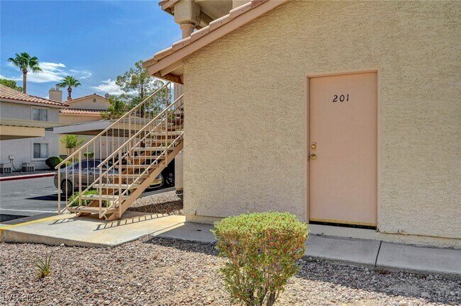 Building Photo - 913 Falconhead Ln