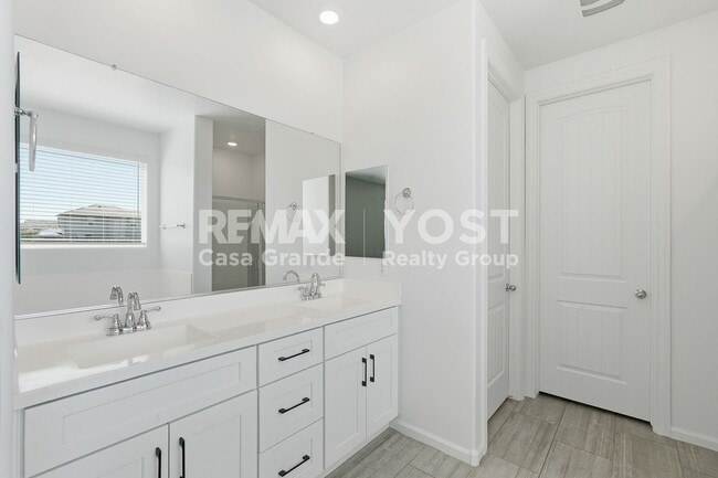 Building Photo - Modern Single-Level Home with Designer Finishes & Open Concept Living