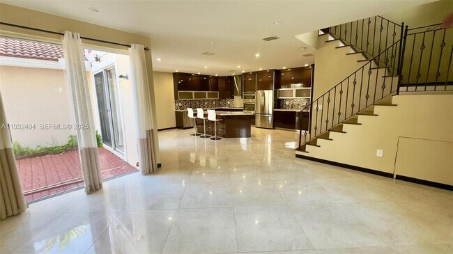 Building Photo - 1094 Redwood St