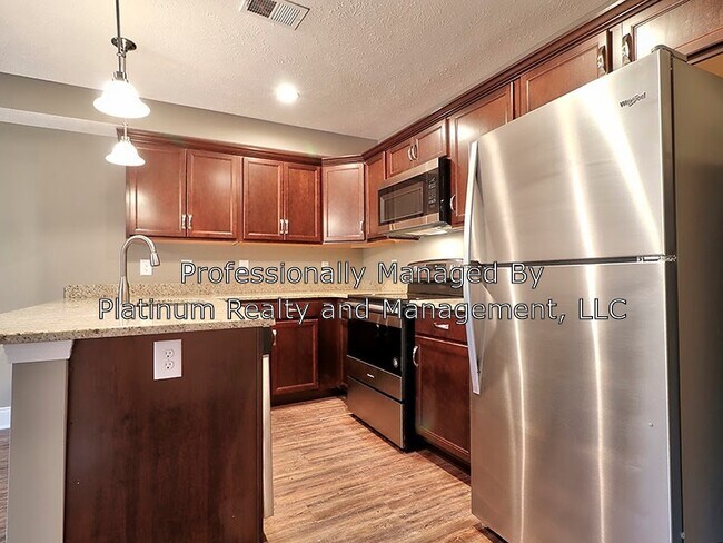 Building Photo - 325 Landrum Pl