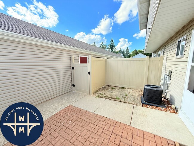 Building Photo - W163N11528 Windsor Ct