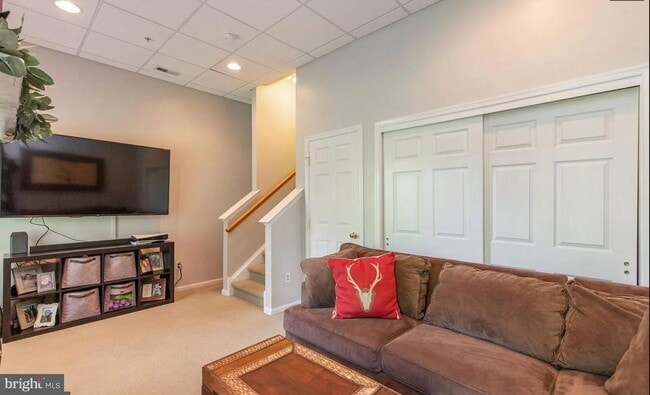 Building Photo - 423 Fort Hill Cir