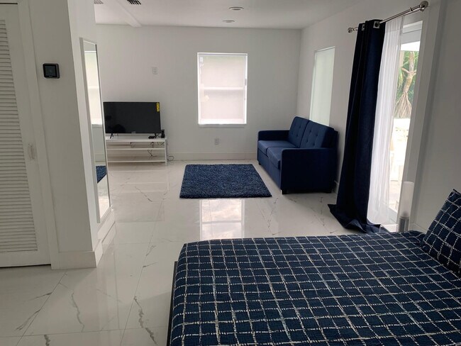 Building Photo - 9007 NE 10th Ave