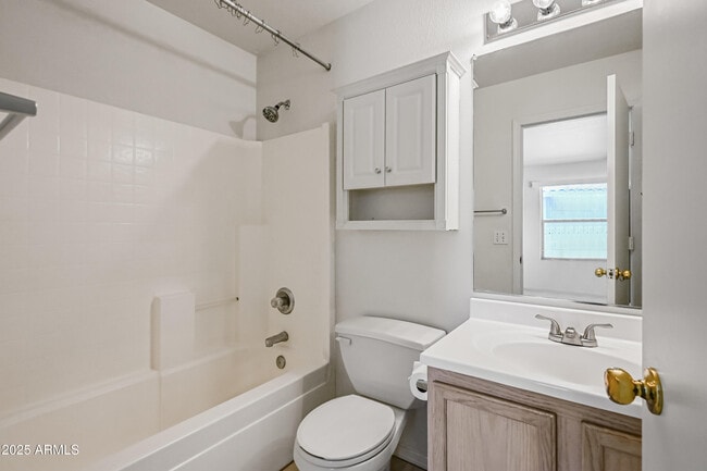 Building Photo - 3057 W Lucia Dr