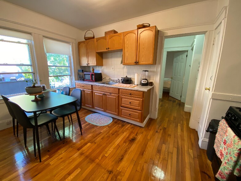 Primary Photo - 524 Hyde Park Ave