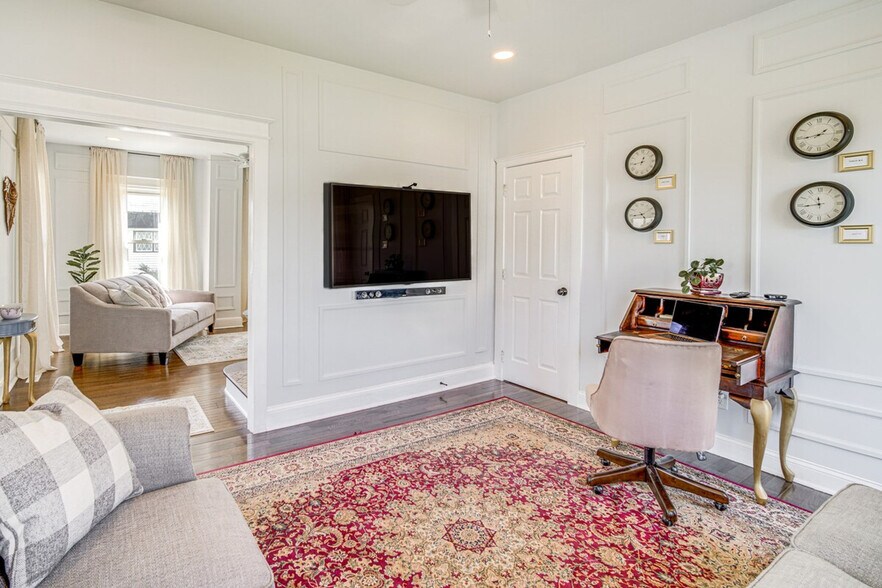 Building Photo - 6127 Longwood Ave