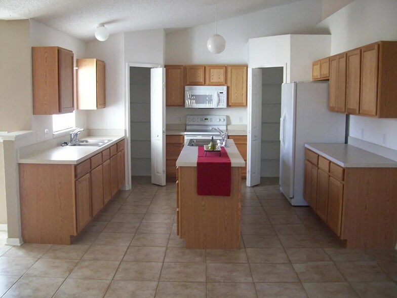 Building Photo - 1628 Myrtle Lake Ave