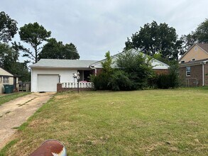 Building Photo - Recently renovated 1275 sq. ft single fami...