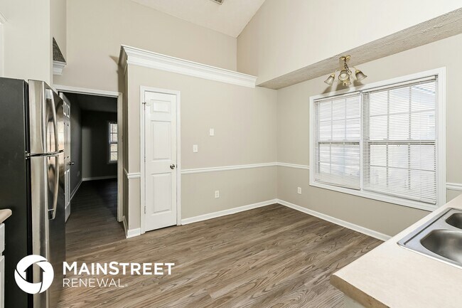 Building Photo - 645 Pebble Blvd