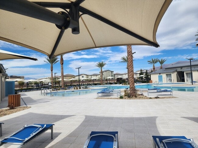 Building Photo - 3 story 3 bed/3 bath townhouse in brand new Watercolor Community