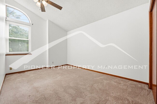 Building Photo - Spacious Home with Washer/Dryer and Central AC