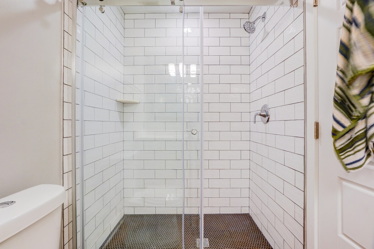 Primary Bathroom - 800 21st St NE