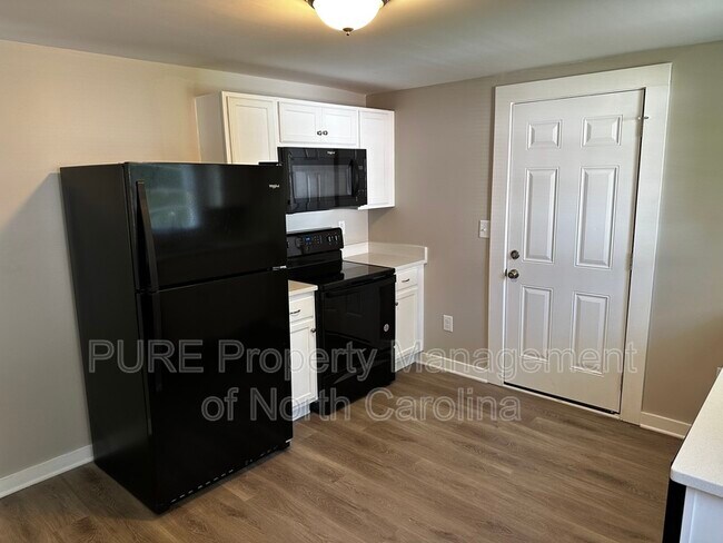 Building Photo - 204 Bookington Dr